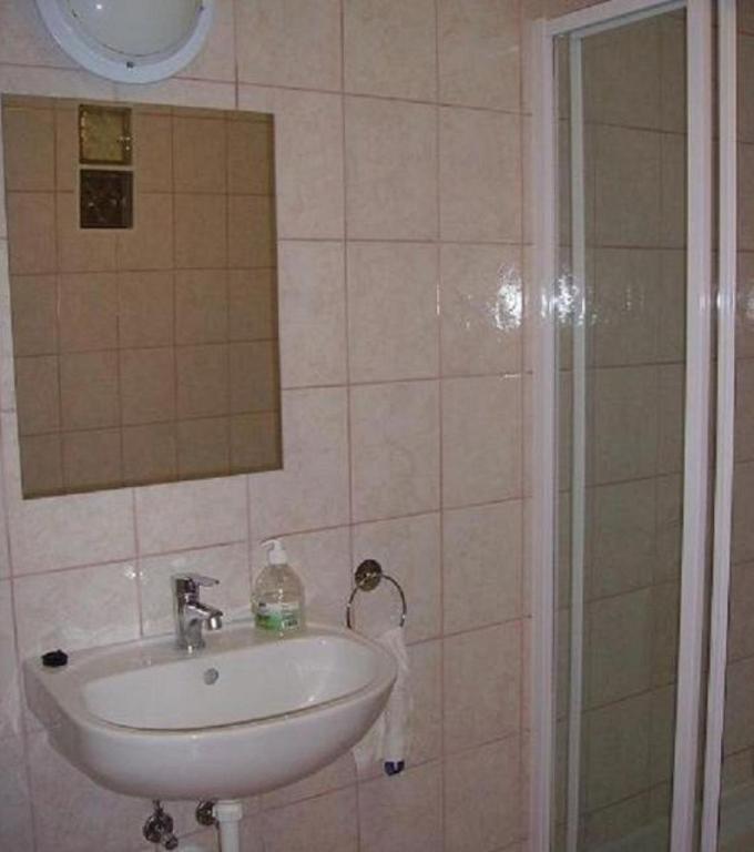 Benyei Fogado Panzio Es Etterem Bed & Breakfast Erdobenye Bagian luar foto