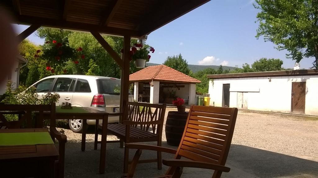 Benyei Fogado Panzio Es Etterem Bed & Breakfast Erdobenye Bagian luar foto