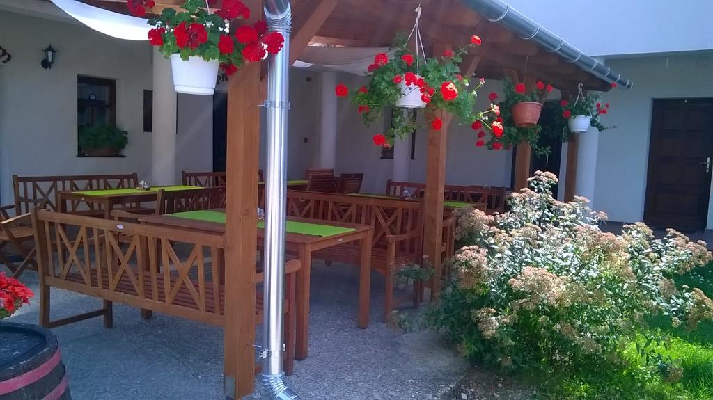 Benyei Fogado Panzio Es Etterem Bed & Breakfast Erdobenye Bagian luar foto